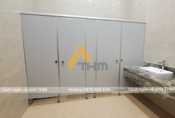 THI CÔNG VÁCH NGĂN VỆ SINH THM TẠI TRƯỜNG BẮN MIẾU MÔN - HÀ NỘI