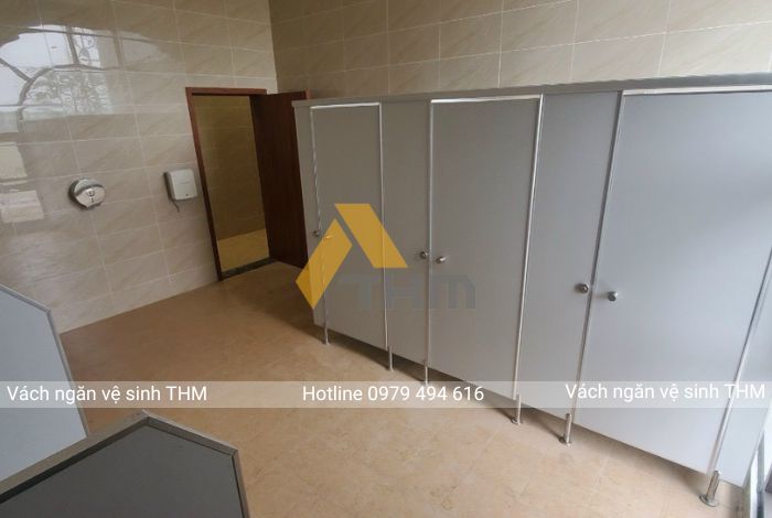 THI CÔNG VÁCH NGĂN VỆ SINH THM TẠI TRƯỜNG BẮN MIẾU MÔN - HÀ NỘI