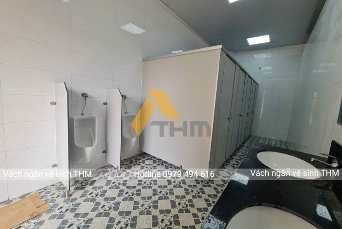THI CÔNG VÁCH NGĂN VỆ SINH THM TẠI CÔNG TY MAY VIỆT Ý - HƯNG YÊN