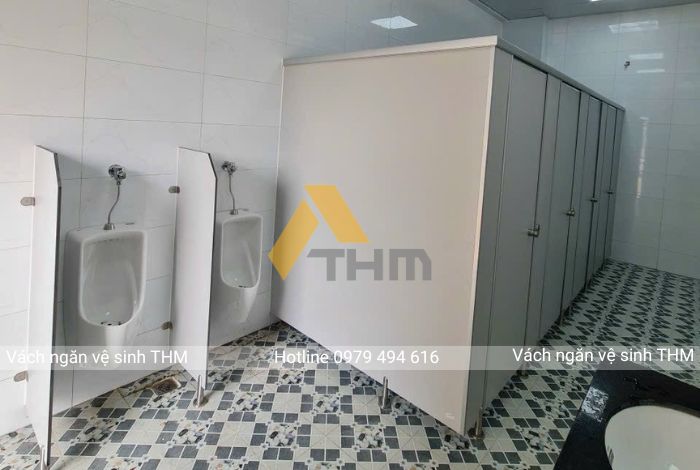 THI CÔNG VÁCH NGĂN VỆ SINH THM TẠI CÔNG TY MAY VIỆT Ý - HƯNG YÊN