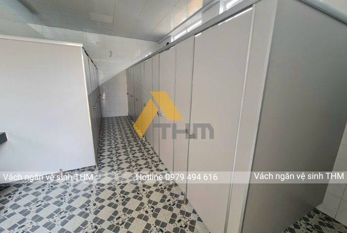 THI CÔNG VÁCH NGĂN VỆ SINH THM TẠI CÔNG TY MAY VIỆT Ý - HƯNG YÊN
