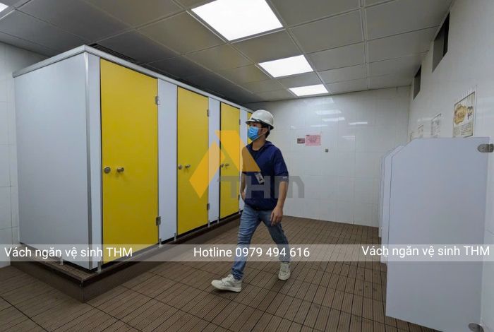 THI CÔNG VÁCH NGĂN VỆ SINH THM TẠI KCN ĐÌNH TRÁM - BẮC GIANG