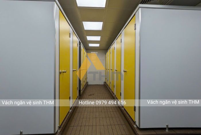 THI CÔNG VÁCH NGĂN VỆ SINH THM TẠI KCN ĐÌNH TRÁM - BẮC GIANG