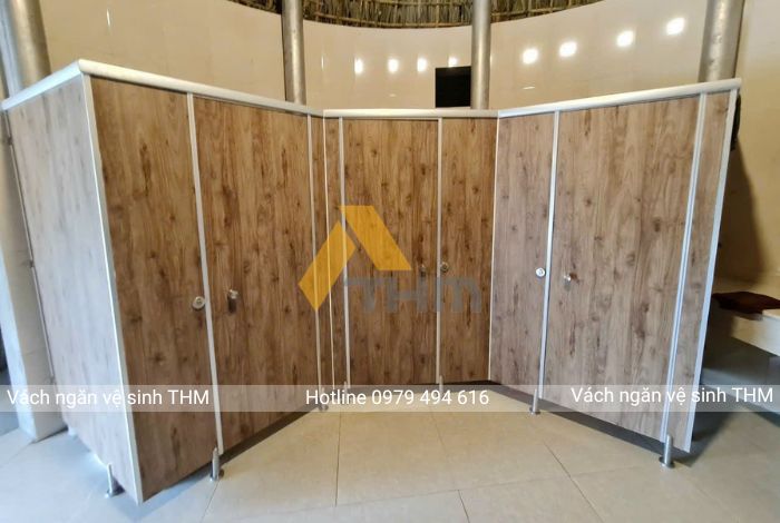 THI CÔNG VÁCH NGĂN VỆ SINH THM TẠI KHÔNG GIAN VĂN HOÁ KHÊ CỐC - NINH BÌNH
