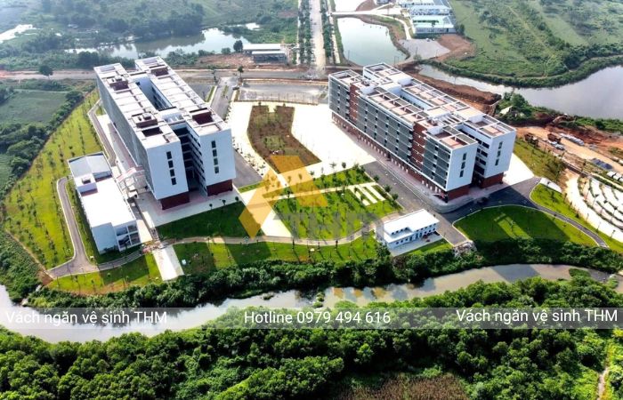THI CÔNG VÁCH NGĂN VỆ SINH THM TẠI TRUNG TÂM PHÁT TRIỂN ĐHQG HÀ NỘI