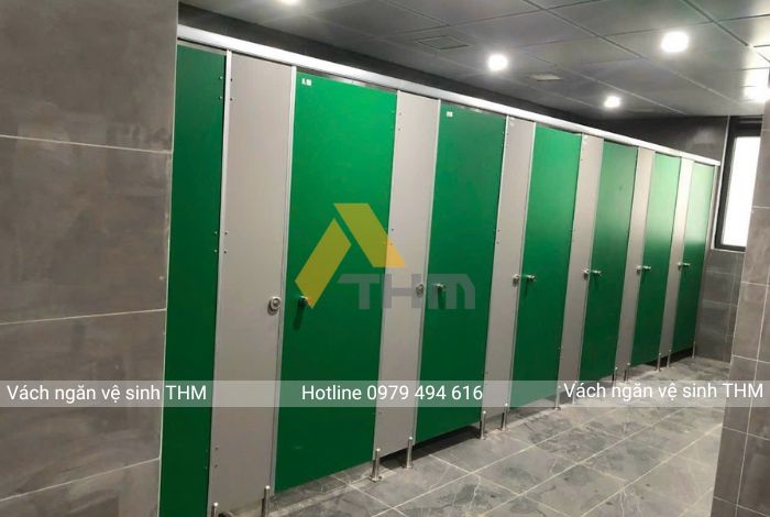 THI CÔNG VÁCH NGĂN VỆ SINH THM TẠI TRƯỜNG LIÊN CẤP LÝ NHÂN TÔNG