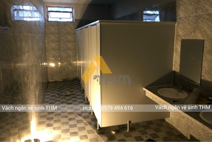 THI CÔNG VÁCH NGĂN VỆ SINH THM TẠI TRUNG TÂM PHÁT TRIỂN ĐHQG HÀ NỘI