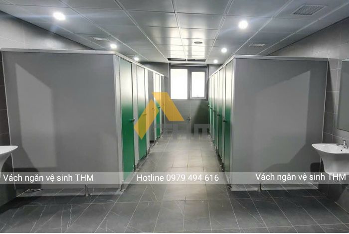 THI CÔNG VÁCH NGĂN VỆ SINH THM TẠI TRƯỜNG LIÊN CẤP LÝ NHÂN TÔNG