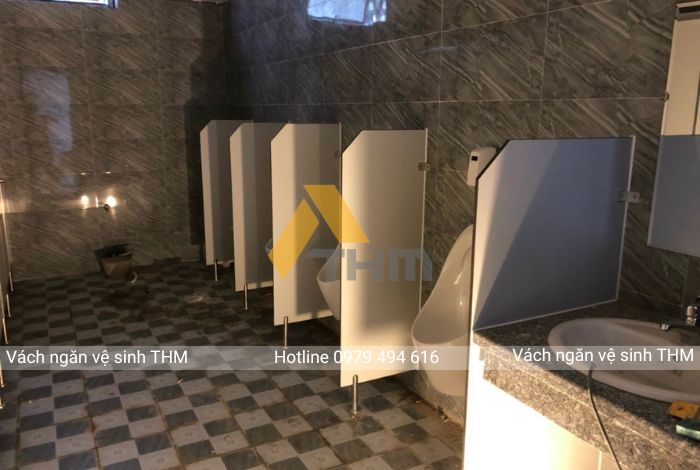 THI CÔNG VÁCH NGĂN VỆ SINH THM TẠI TRUNG TÂM PHÁT TRIỂN ĐHQG HÀ NỘI