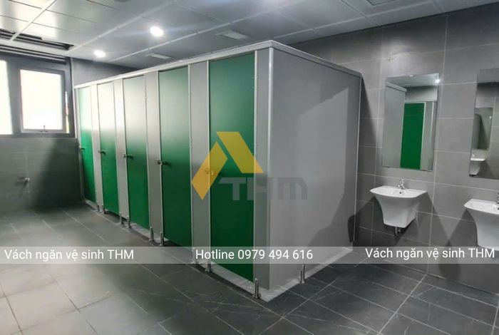 THI CÔNG VÁCH NGĂN VỆ SINH THM TẠI TRƯỜNG LIÊN CẤP LÝ NHÂN TÔNG