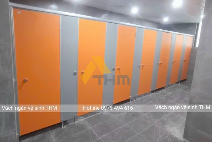 THI CÔNG VÁCH NGĂN VỆ SINH THM TẠI TRƯỜNG LIÊN CẤP LÝ NHÂN TÔNG