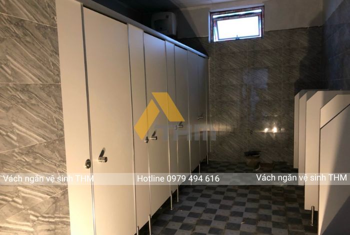 THI CÔNG VÁCH NGĂN VỆ SINH THM TẠI TRUNG TÂM PHÁT TRIỂN ĐHQG HÀ NỘI